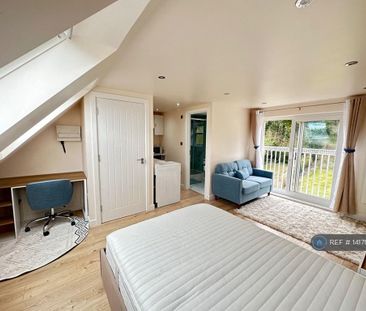 Studio to rent - Photo 2