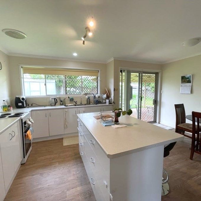 Furnished Room in Spacious, Renovated Share Home - Photo 1