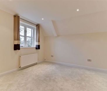 A beautifully presented and recently refurbished contemporary famil... - Photo 5