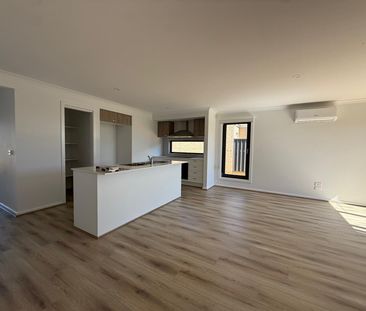 17 Callistemon Ave, Yarrawonga VIC 3730 - House For Rent | Domain - Photo 4