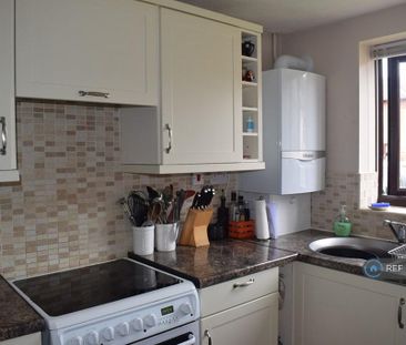 2 bedroom end of terrace house to rent - Photo 2