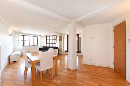 A bright 2 bedroom, 2 bathroom apartment situated on the 6th floor of this highly sought after development in the heart of Wapping. - Photo 2