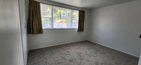 Three bedroom home - Photo 2