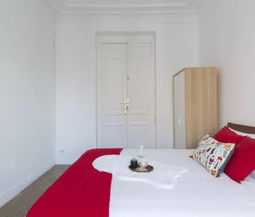 Room in a shared 12-bedroom apartment for rent in Sol, professional... - Foto 3