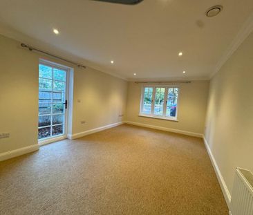 2 bedroom ground floor flat to rent - Photo 2