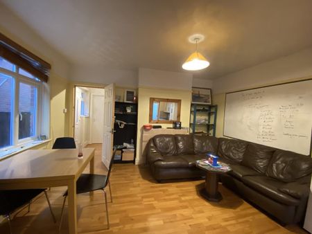 4 bedroom semi-detached house to rent - Photo 2