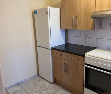 2 Bed Semi-Detached House, Dorrington Close, LU3 - Photo 4