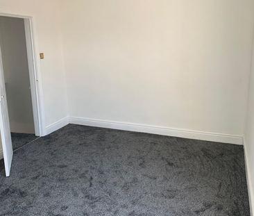 2 bedroom end of terrace house to rent - Photo 4