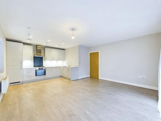2 bedroom ground floor flat to rent - Photo 1