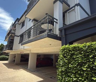 Secure, very well maintained 2 bedroom 2 bathroom apartment close t... - Photo 5