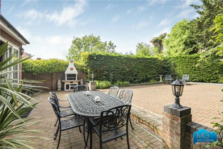 3 bedroom detached house to rent - Photo 4