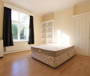 4 bedroom Flat To Let - Photo 4