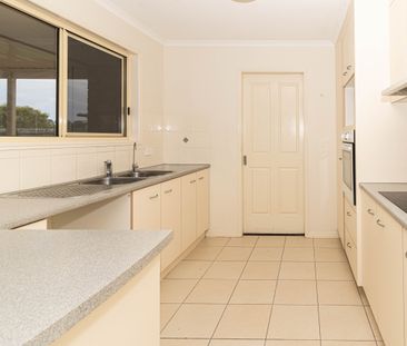 COASTAL LIVING MINUTES TO BEACH & BOAT RAMPS - Photo 5