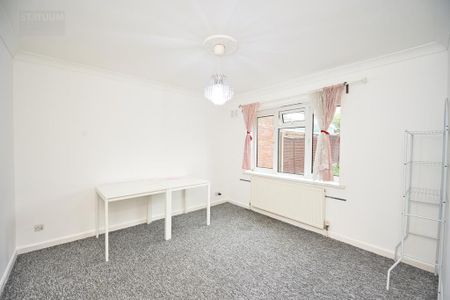 5 bedroom semi-detached house to rent - Photo 3