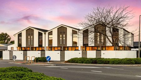 Brand New 2-Bedroom, 2-Bathroom Townhouse – Prime Location - Photo 2