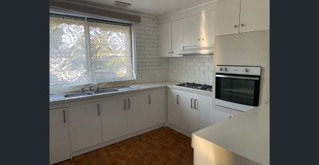 FAMILY ACCOMMODATION IN WANTIRNA - Photo 5