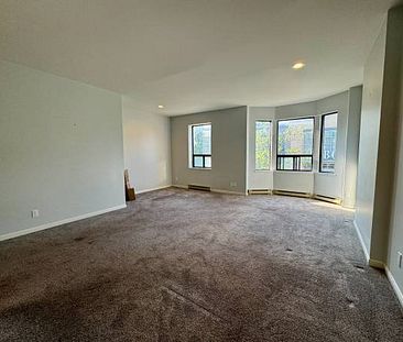 205 DANFORTH AVE. 2ND FL - BRIGHT & SPACIOUS 2BR/1BATH, PRIVATE DECK - Photo 1