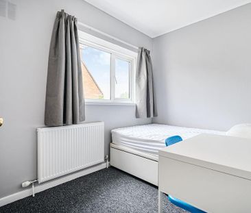 8 bedroom semi-detached house to rent - Photo 6