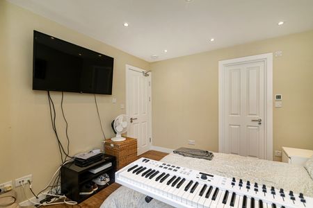 Room in a Shared House, Twyford Abbey Road, NW10 - Photo 3