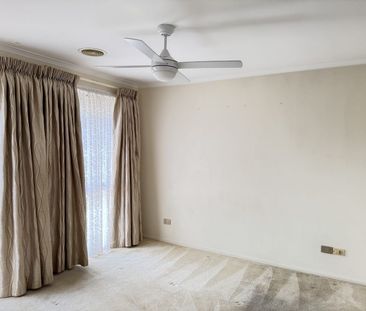 Spacious Family Living in a Peaceful and Convenient Werribee Location - Photo 5