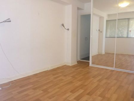 LOCK UP AND LEAVE - Photo 3