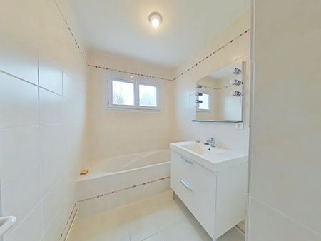 Location Appartement 3 pièces 76m² ROMANS SUR ISERE 26100 - Photo 3