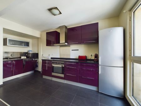 Appartement MEUBLE - 2 pièces - 67.01m² - Photo 4