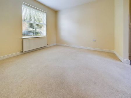 5 bed house to rent in Fitzgilbert Close, Gillingham, ME7 - Photo 3