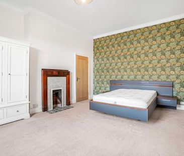 3 bedroom flat to rent - Photo 6