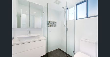 Immaculately Presented Home In a Convenient Location - Photo 4