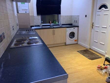 7 Richmond Mount, Leeds, LS6 1DG - Photo 3