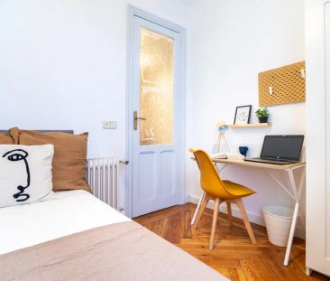 Room in a shared 7-bedroom apartment for rent in Niño Jesús, perfect for professionals and students - Photo 6