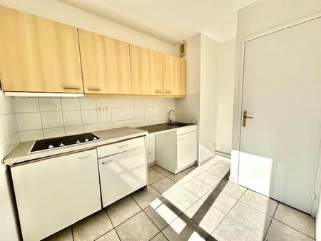Location Appartement 1 pièce 31m² LYON 3ème - Photo 3