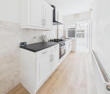 3 bedroom terraced house to rent - Photo 6