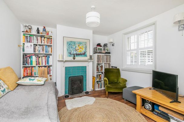 2 bedroom end of terrace house to rent - Photo 1