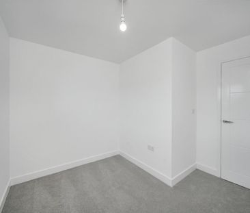 4 bedroom semi-detached house to rent - Photo 4