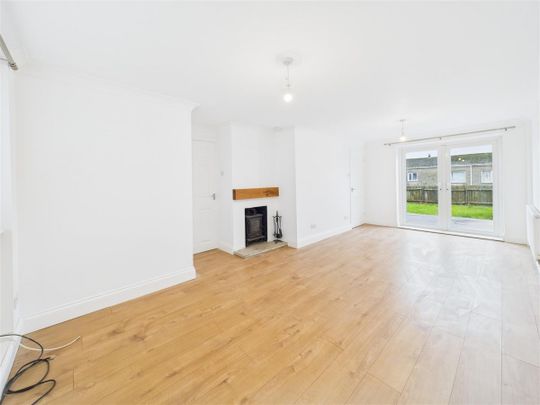 3 bedroom Semi-detached house to rent - Photo 1