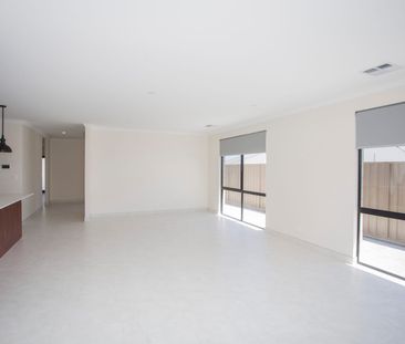 Brand New Family Home in Prime Yanchep Location - Photo 1
