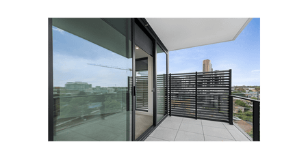 Stylish Apartment with Stunning Views – Prime Box Hill Location - Photo 5