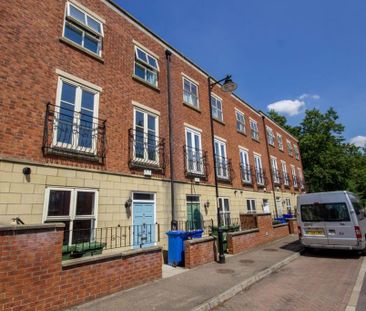 1 bedroom in a house share to rent - Photo 2