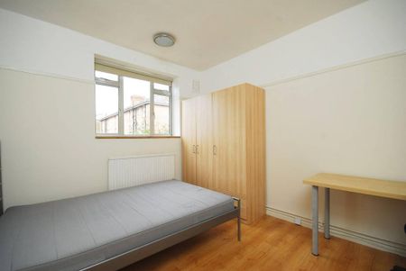 4 bedroom flat to rent - Photo 4