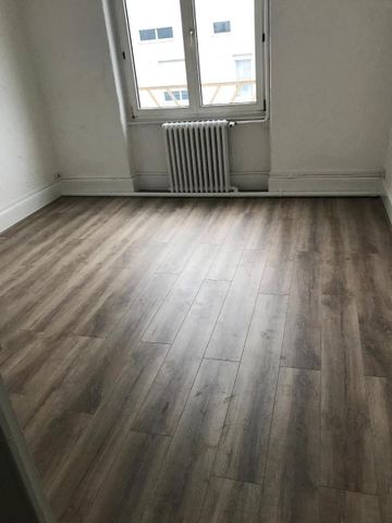 Location Appartement 4 pièces 79m² DECINES CHARPIEU 69150 - Photo 4