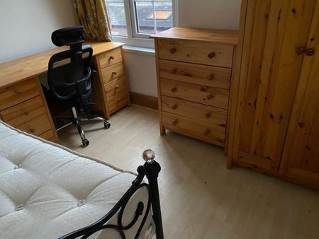 Room in a Shared House, Victoria Park, M14 - Photo 3