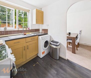 Albany Drive, Rugeley - Photo 2