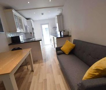 All Rooms Available In This Bedroom Student House Share - - Napier ... - Photo 1