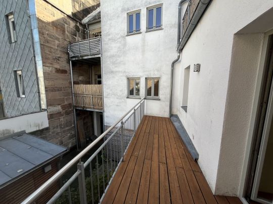 3-Zimmer-Wohnung mit Balkon im sanierten Denkmal! - Foto 1