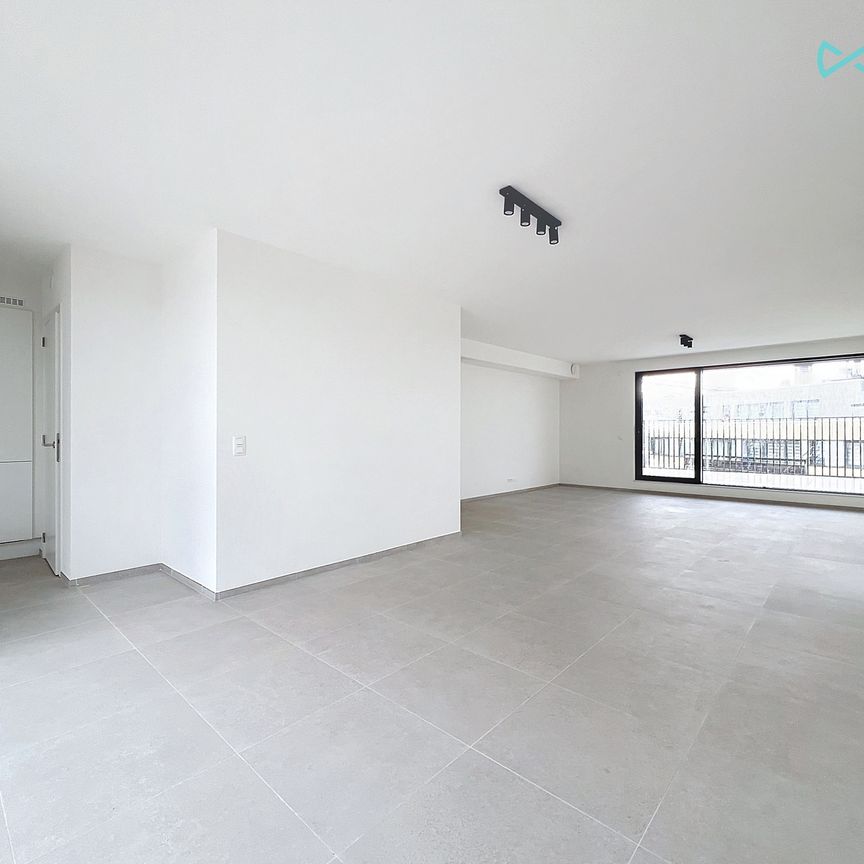 Appartement met drie slaapkamers in Schaarbeek - Photo 1