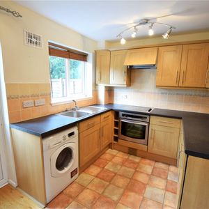 Cross Gates Close, Bracknell Cross Gates Close, Bracknell - Photo 2