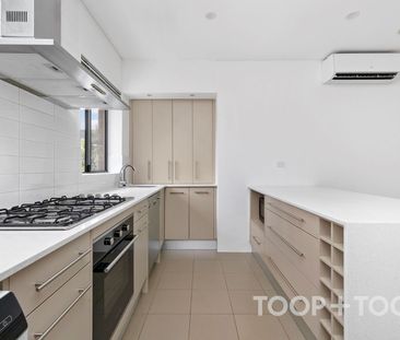 HAZELWOOD PARK LIVING - Photo 4