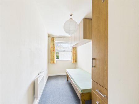 Scott Road, HA8, Middlesex - Photo 3